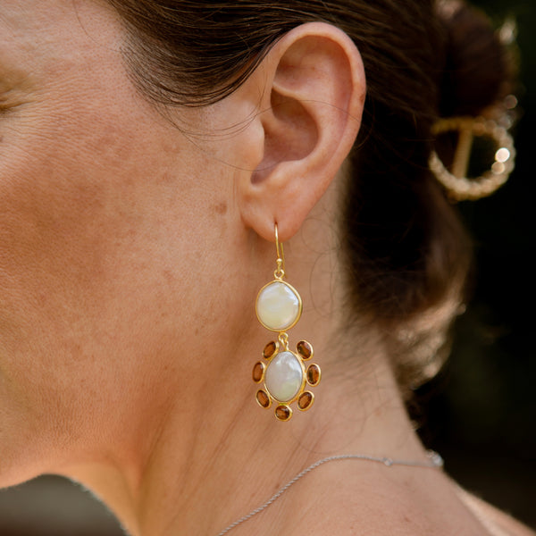 Il Fiore Pearl Earrings - The Jungle Emporium