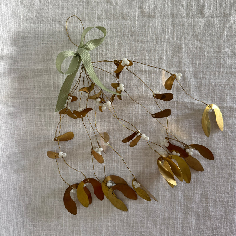 Brass mistletoe