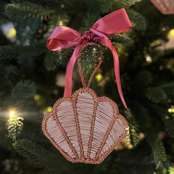 Iraca Palm Christmas Ornament Scallop Shell