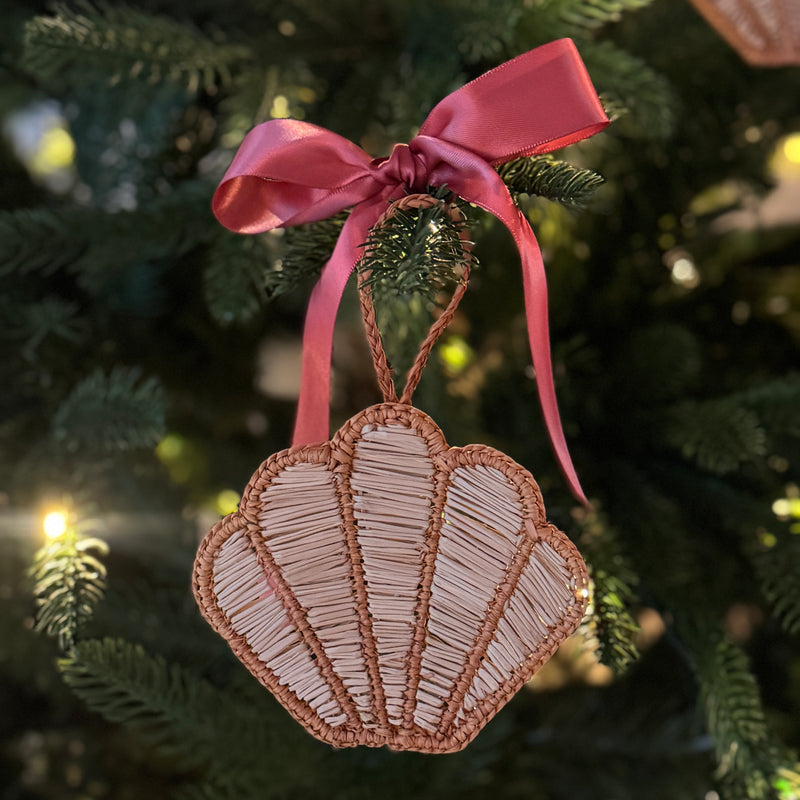 Iraca Palm Christmas Ornament Scallop Shell