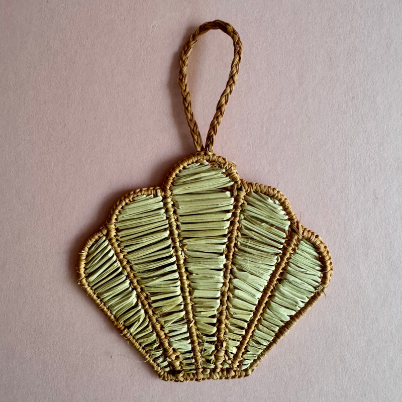 Iraca Palm Christmas Ornament Scallop Shell