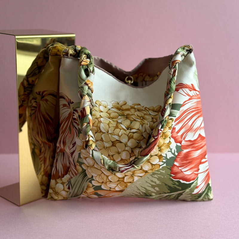 The Confetti Le Saque Petit ~ Vintage Gucci ‘Hydrangea & Tulips’